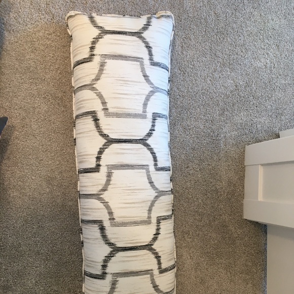 Accent pillows - Picture 1 of 4